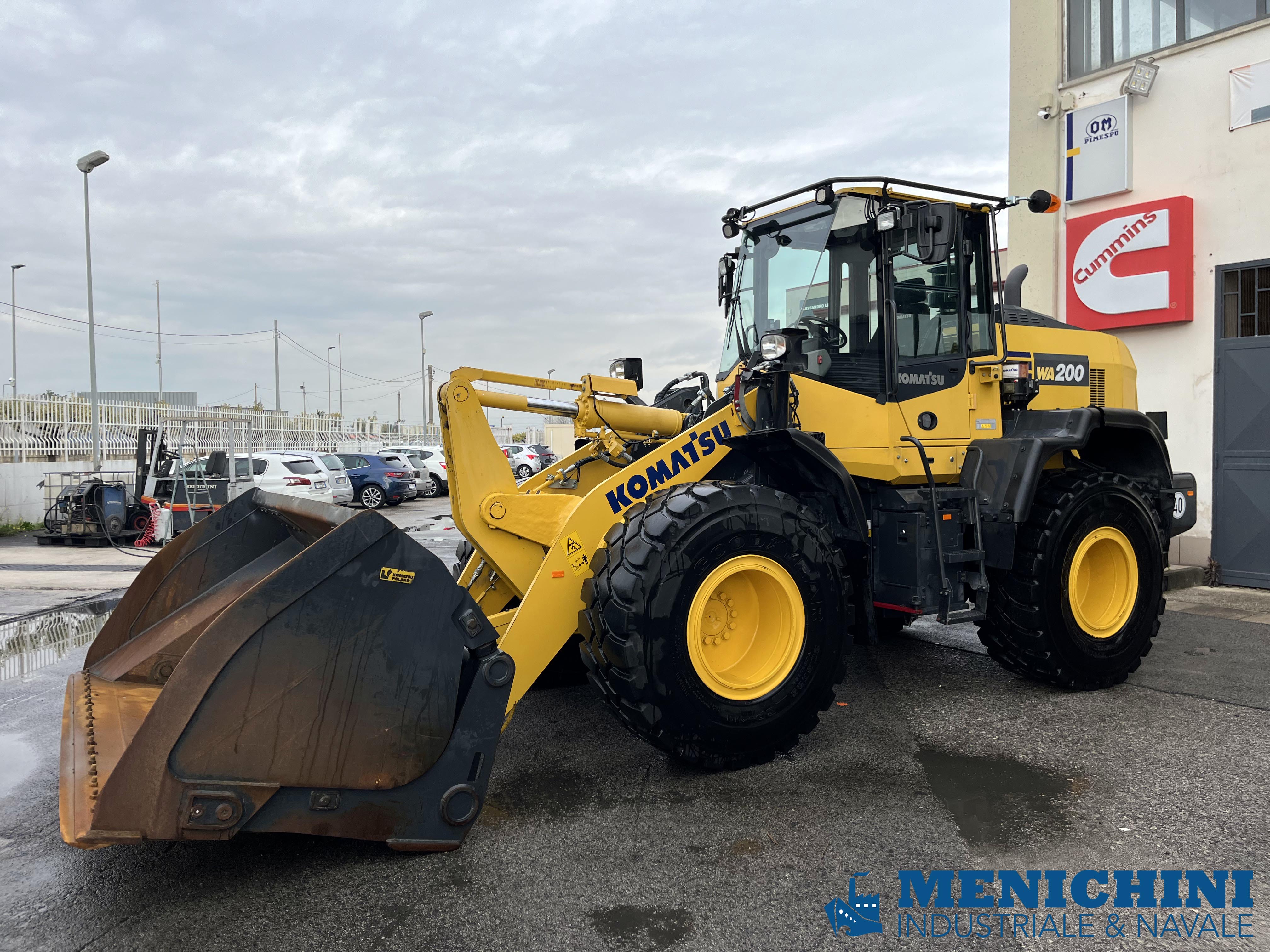 PALA KOMATSU WA200-8